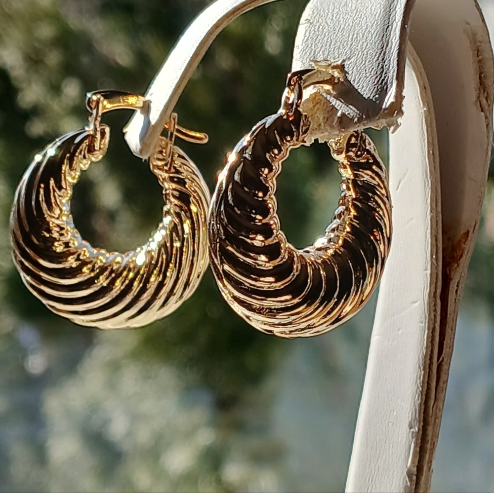 Beautifu 18K Gold Filled Shrimp Hoop Earrings